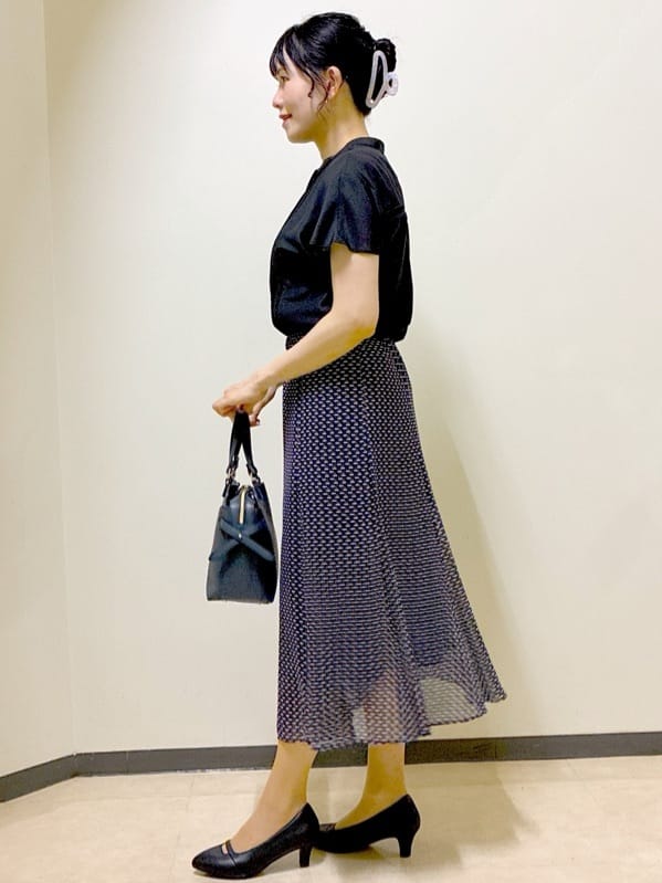  beni_gingerさんの「Reflect｜【WEB先行カラーあり／マシンウォッシュ可／ウエスト総ゴム】コツキ幾何柄ロングスカート」を使ったコーディネート