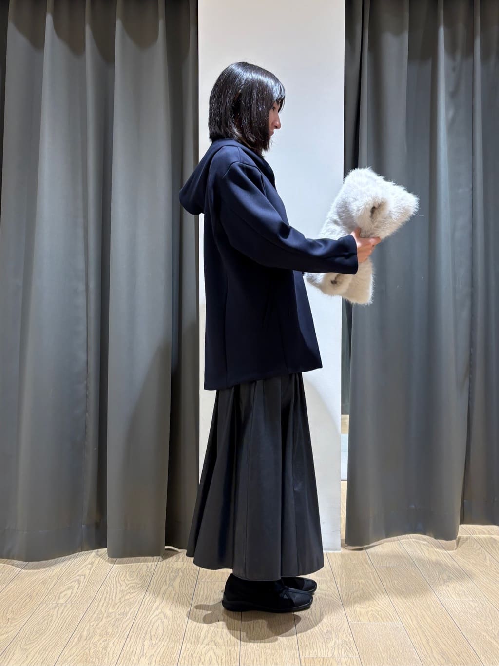 Yoshimiさんの「INDIVI｜レザー調ギャザースカート」を使ったコーディネート