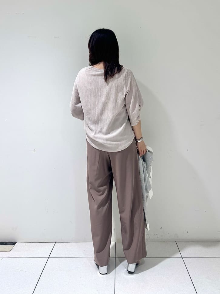 そんさんの「INDIVI｜【UVケア／吸汗速乾】凹凸素材ねじり袖トップス」を使ったコーディネート