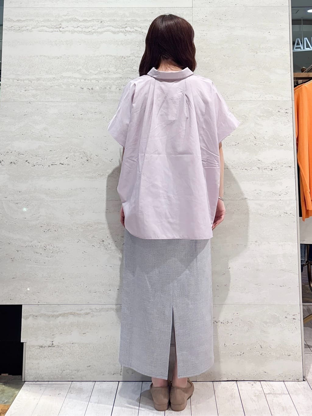 かほさんの「OPAQUE.CLIP｜《美人百花掲載》ストレッチリネンライクタイトスカート【洗濯機洗い可】」を使ったコーディネート