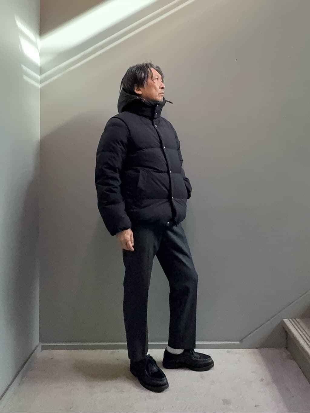 デザイナーTAKEman さんの「TAKEO KIKUCHI｜【Air Palette Knit】ワンポイント カラーニット プルオーバー」を使ったコーディネート