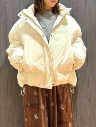 meiさんの「SHOO･LA･RUE｜【撥水/あったか】たっぷり着られる 中綿モンスターショートコート」を使ったコーディネート