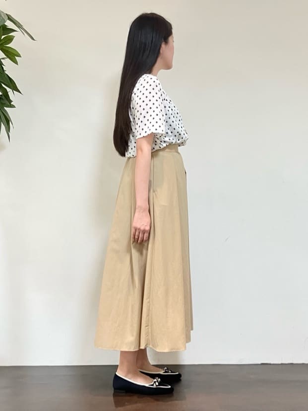 カレンさんの「UNTITLED｜【セットアップ可/リラクシー/通勤】スクエアジオメ柄ブラウス」を使ったコーディネート
