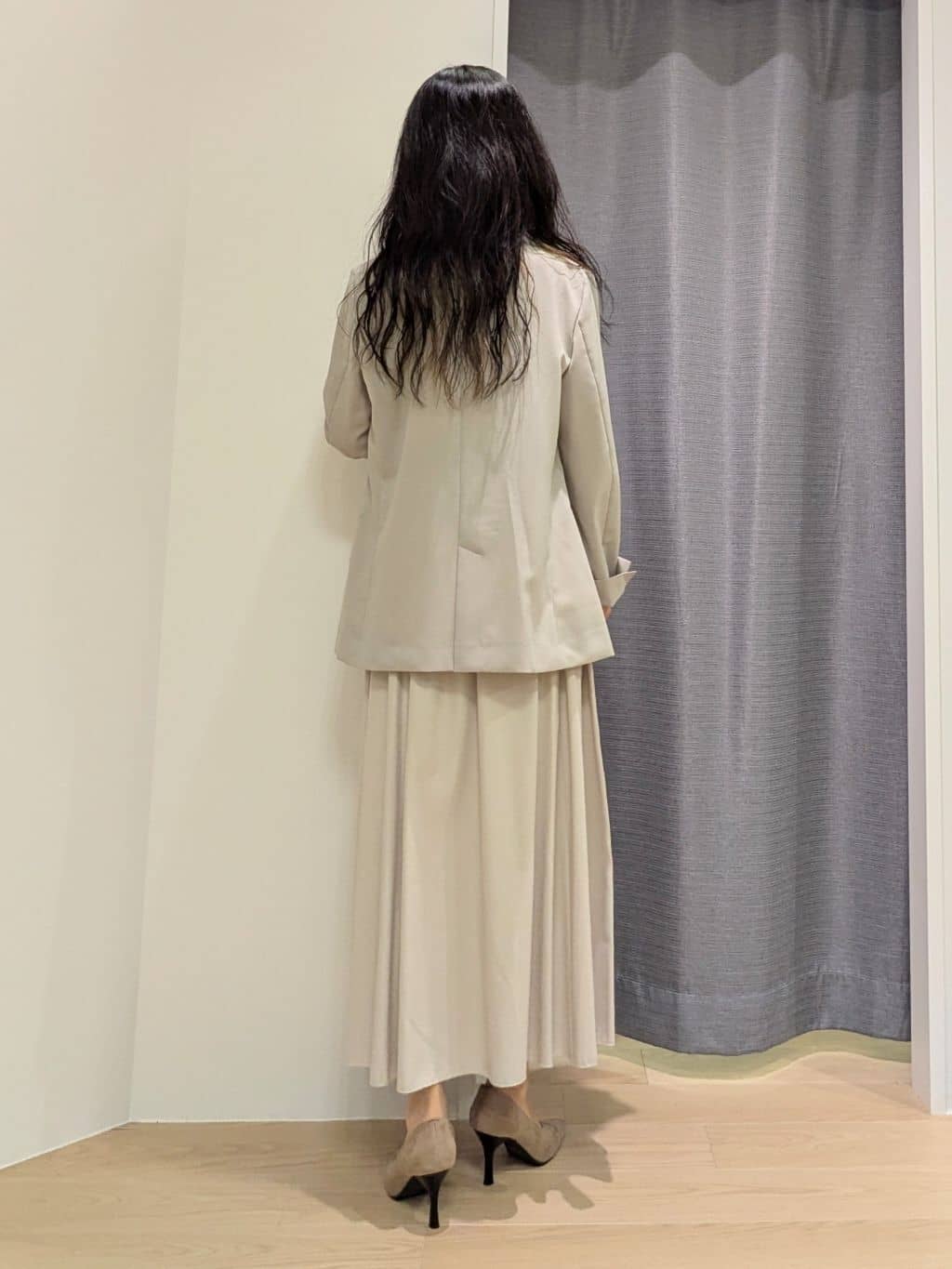 miiさんの「INDIVI｜レザー調ギャザースカート」を使ったコーディネート