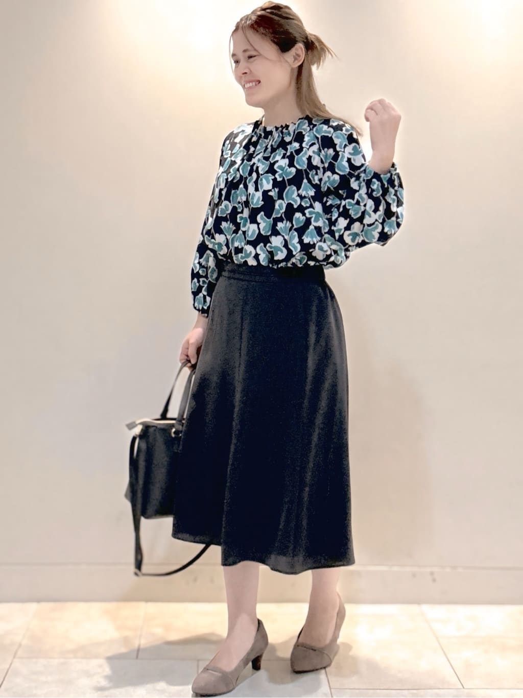 S&auml;K&iuml;さんの「Reflect｜【ジャケットのインナーにおすすめ◎】花柄タックデザインブブラウス」を使ったコーディネート