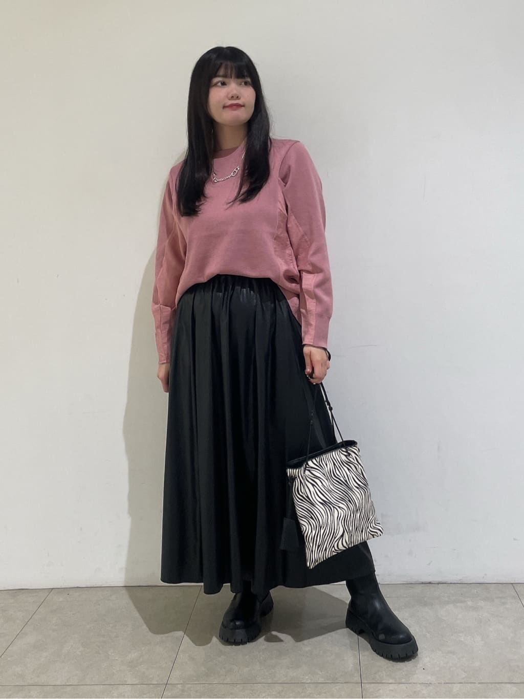emikaさんの「INDIVI｜【洗える／選べる8色】トーンアップニット」を使ったコーディネート