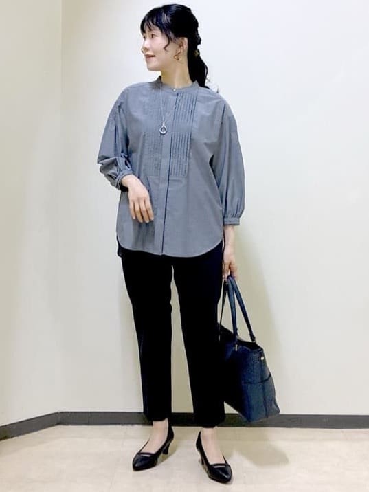  beni_gingerさんの「Reflect｜【程よいゆとり感／体型カバー】ピンタックデザインシャンブレーブラウス」を使ったコーディネート
