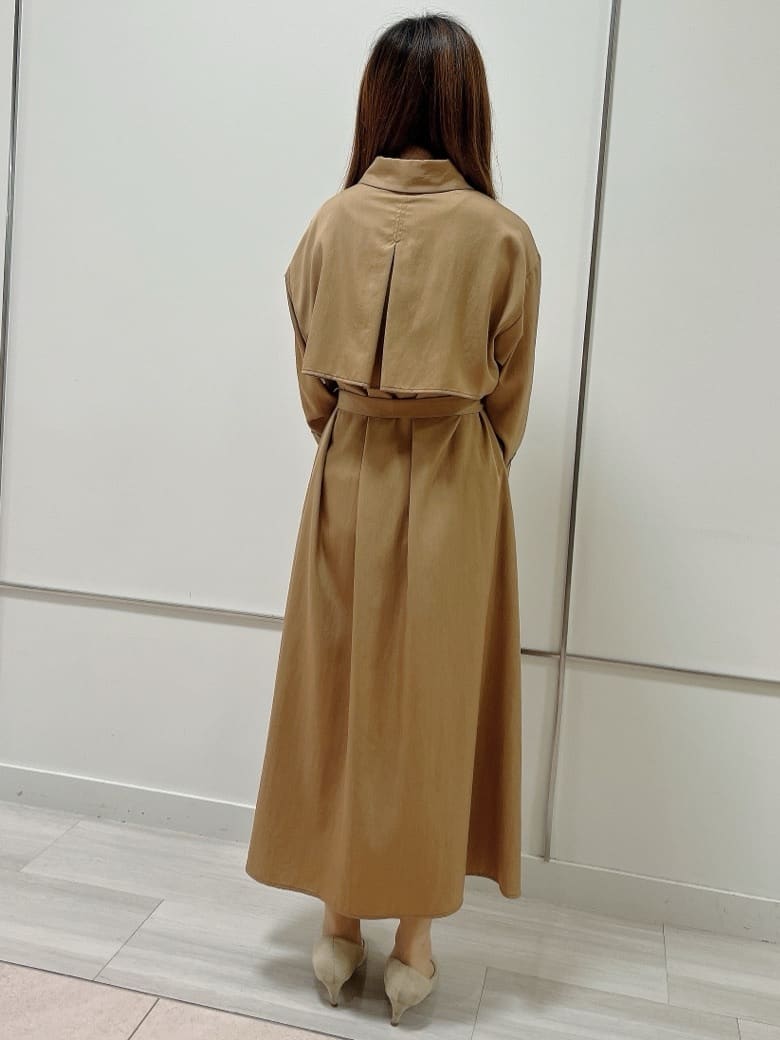 n a oさんの「UNTITLED｜【前開きボタン/ベルト付/羽織シャツ/】2WAYトレンチ風ワンピース」を使ったコーディネート