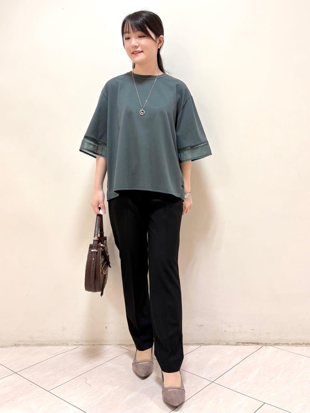 mikiさんの「Reflect｜【E‐QUALITY／体型カバー】シアー&times;レースデザインプルオーバー」を使ったコーディネート