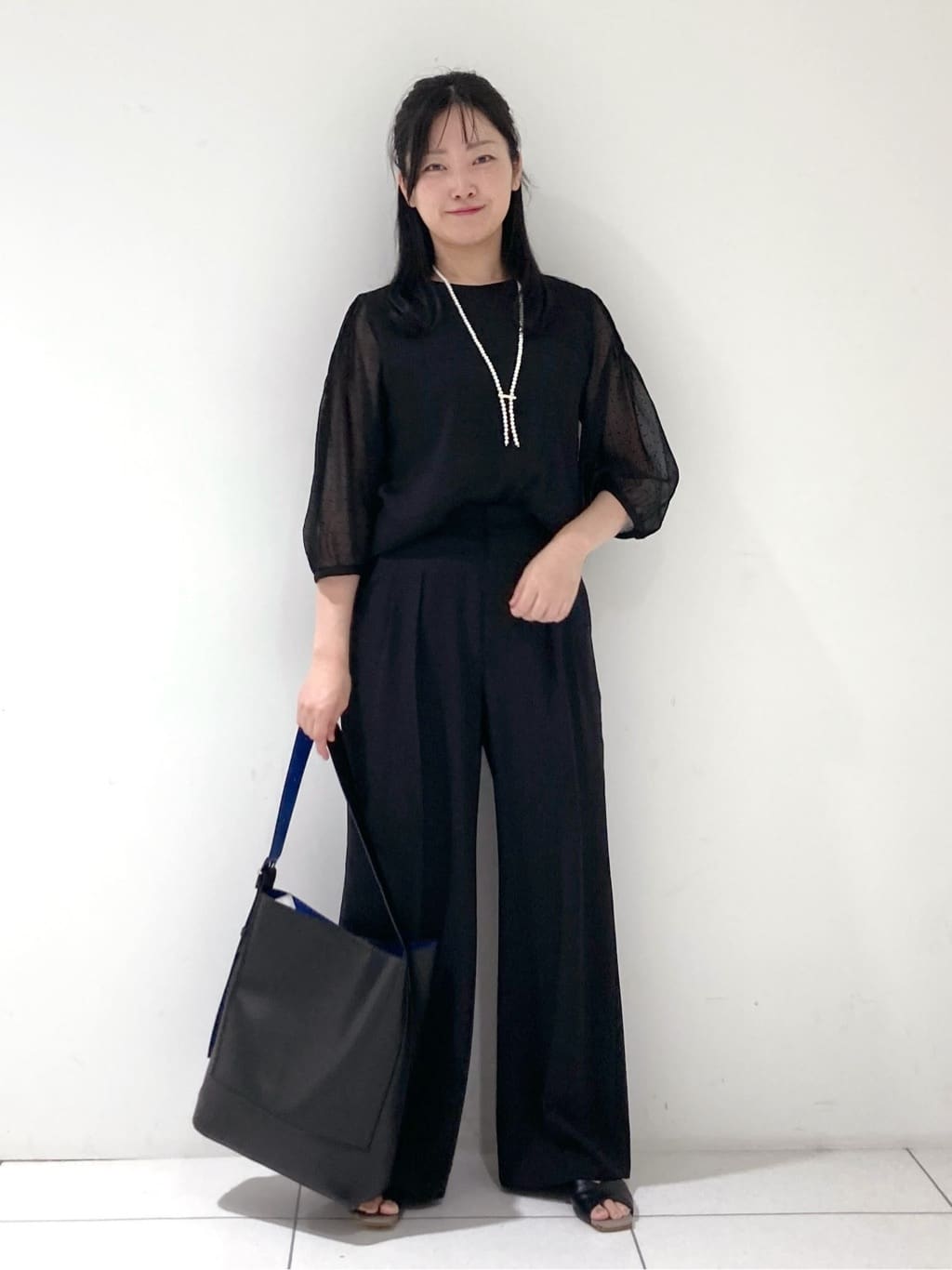 momokoさんの「INDIVI｜フロッキードットブラウス」を使ったコーディネート