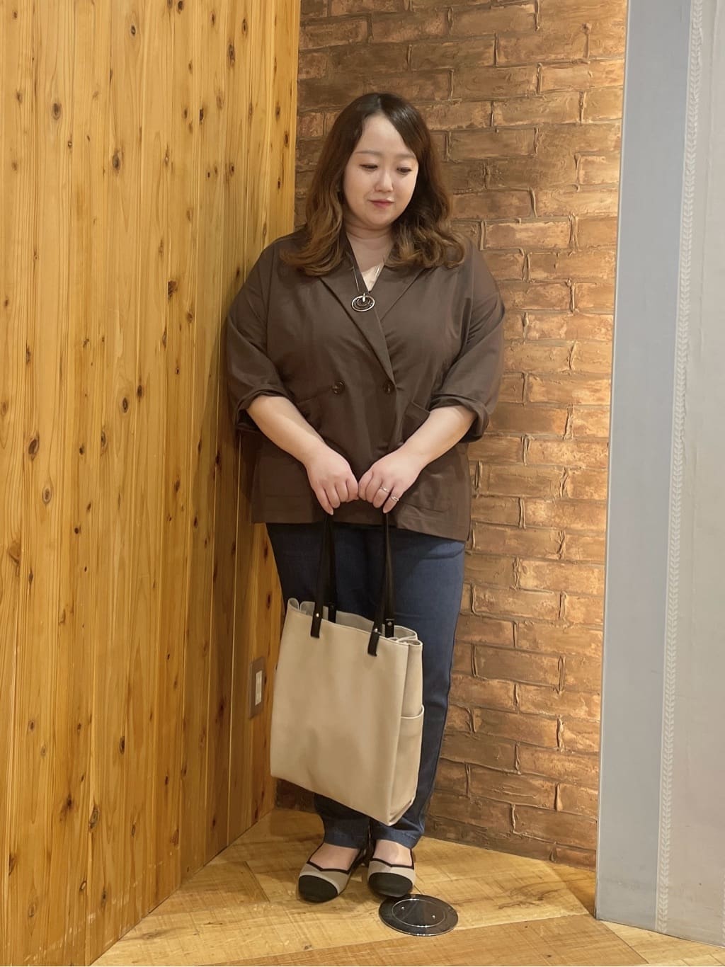 Risaさんの「SHOO･LA･RUE｜【高レビュー/SS-LL/美脚シルエット】自然に体型カバー イージーデニム テーパードパンツ」を使ったコーディネート