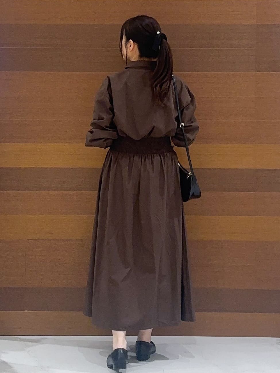まみさんの「OPAQUE.CLIP｜【軽量】オイル調合皮ムーンショルダーバッグ」を使ったコーディネート