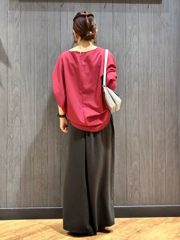 meiさんの「SHOO･LA･RUE｜【高レビュー/洗濯後しわになりにくい】1枚でサマ見え 8分袖ドルマンブラウス」を使ったコーディネート