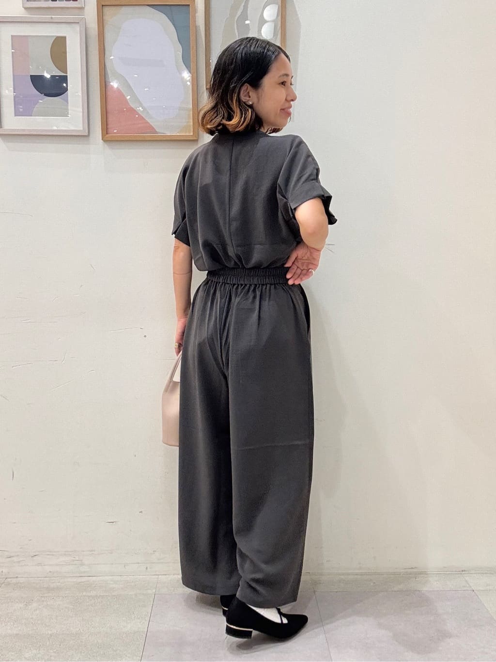 たけぴさんの「SHOO･LA･RUE｜【S-LL/セットアップ可/ひんやり】きちんと見えで上品 お袖タック スキッパーブラウス」を使ったコーディネート