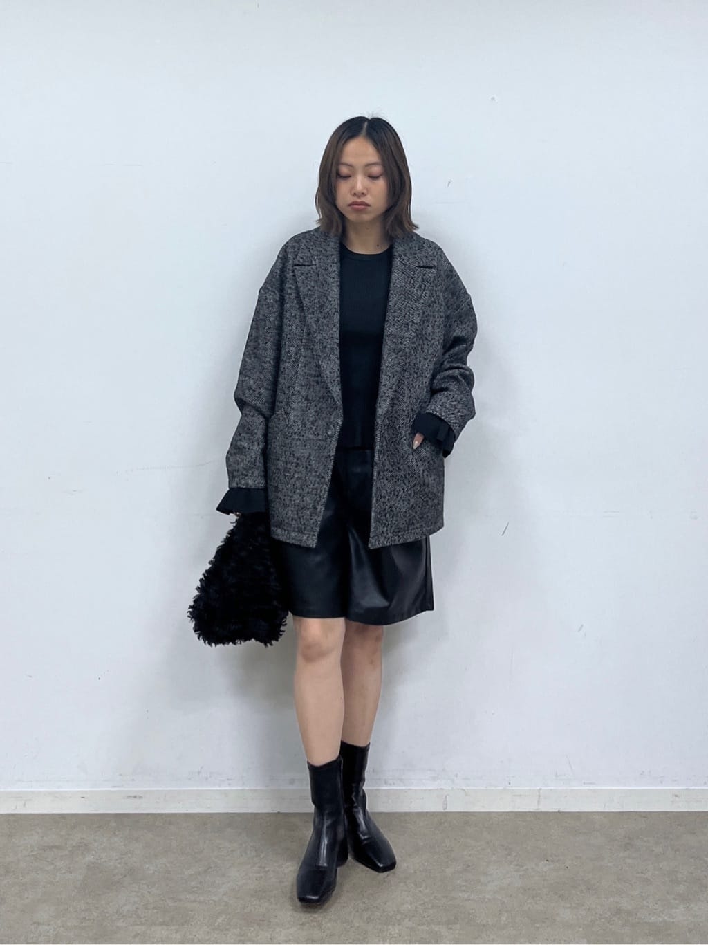 Harukaさんの「INDIVI｜フェイクファーマイクロバッグ」を使ったコーディネート