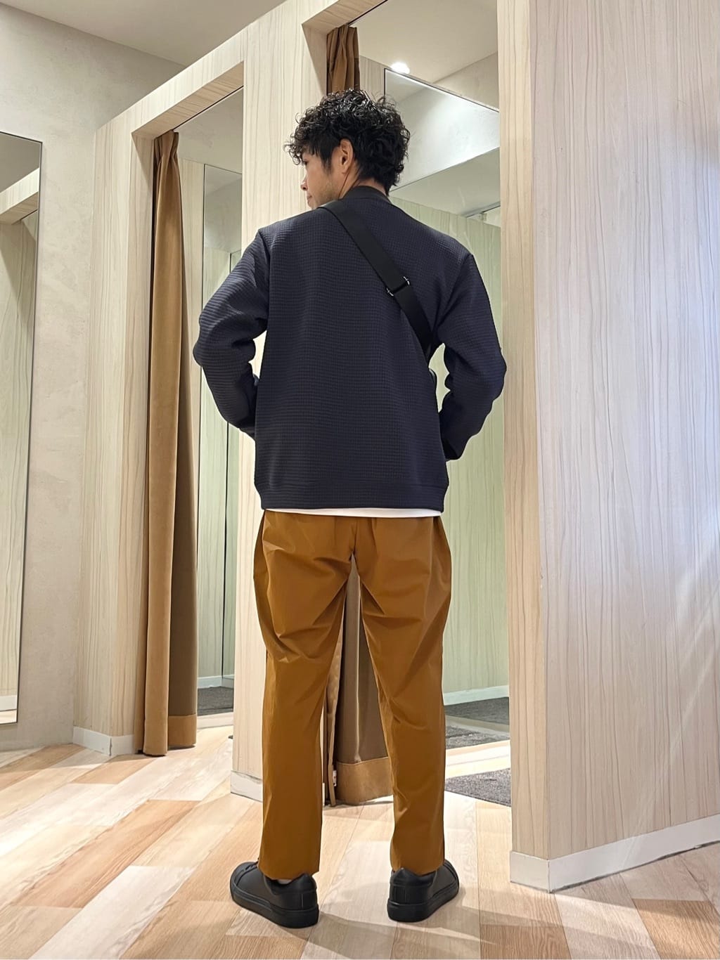 URAさんの「TAKEO KIKUCHI｜【3Dナイロンストレッチ】スリムイージーパンツ」を使ったコーディネート