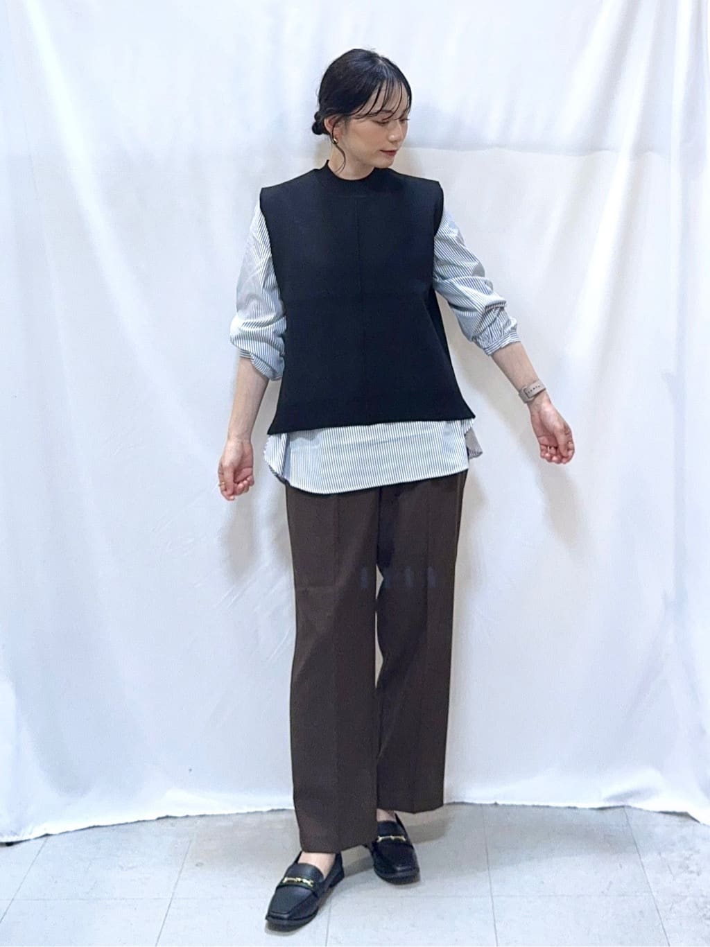𝐇𝐢𝐫𝐨𝐦𝐢さんの「SHOO･LA･RUE｜【S-LL】ウエストリボンがアクセント ゆったりテーパードパンツ」を使ったコーディネート