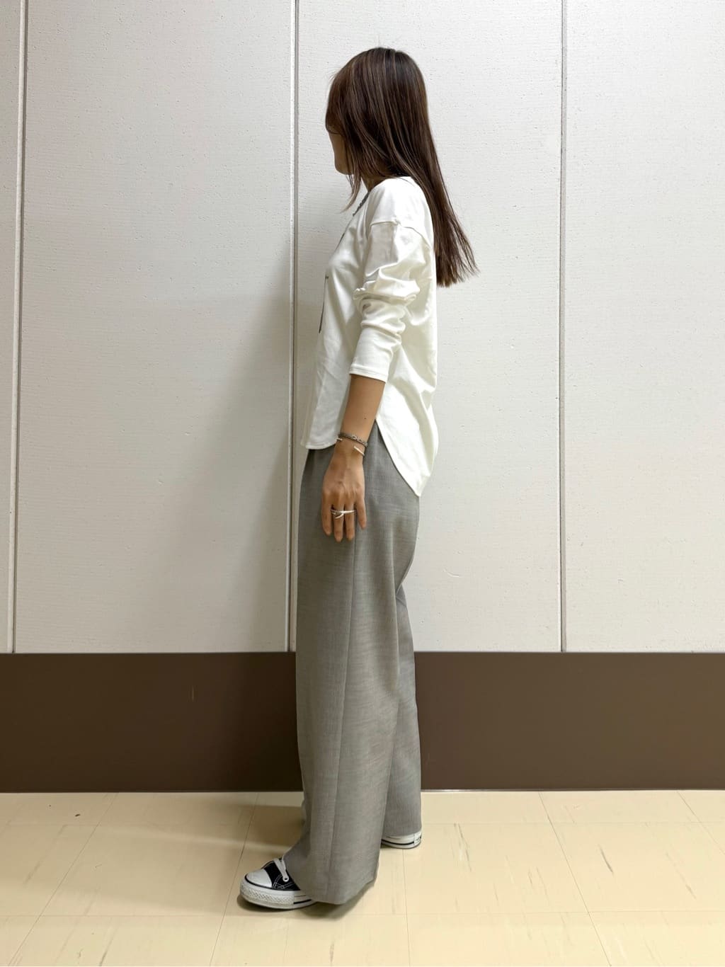 mamiさんの「INDIVI｜【UVケア】プリントフォトロングTシャツ」を使ったコーディネート