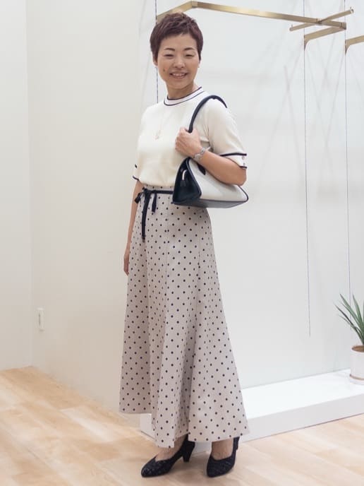 シュウコさんの「grove｜ドットで華やぐ　軽やかマーメイドスカート」を使ったコーディネート
