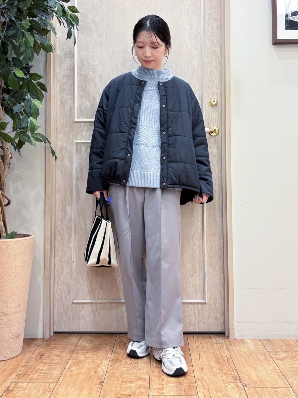 なみさんの「SHOO･LA･RUE｜【洗濯機可/撥水/リバーシブル】 ノーカラー中綿ブルゾン」を使ったコーディネート