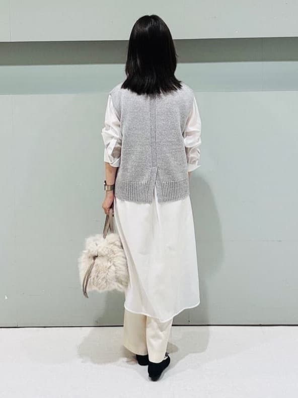 makiさんの「UNTITLED｜【ニットと重ね着に/前開きボタン】シアーロングシャツ」を使ったコーディネート