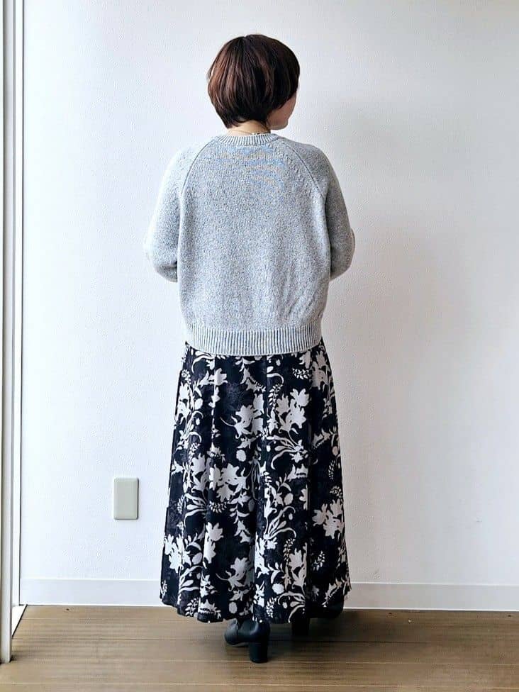 やじまさんの「UNTITLED｜【セットアップ可/ゆったり】ウール混ラメニット」を使ったコーディネート