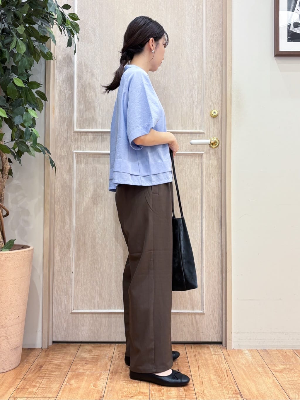 なみさんの「SHOO･LA･RUE｜【洗濯後しわになりにくい/UV/吸水速乾】大人きれいな バンドカラーシャツ」を使ったコーディネート