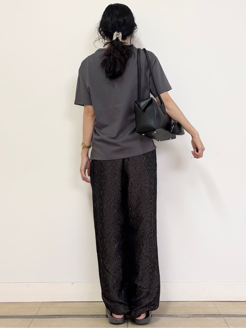 YOKOTAさんの「DRESSTERIOR｜◆20／1シルケット風天竺Tシャツ」を使ったコーディネート