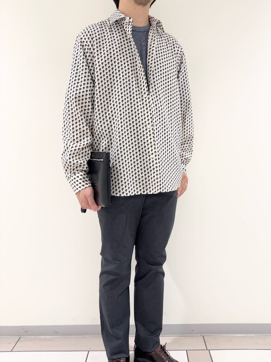 及川さんの「TAKEO KIKUCHI｜ボーラーハット柄 長袖シャツ」を使ったコーディネート