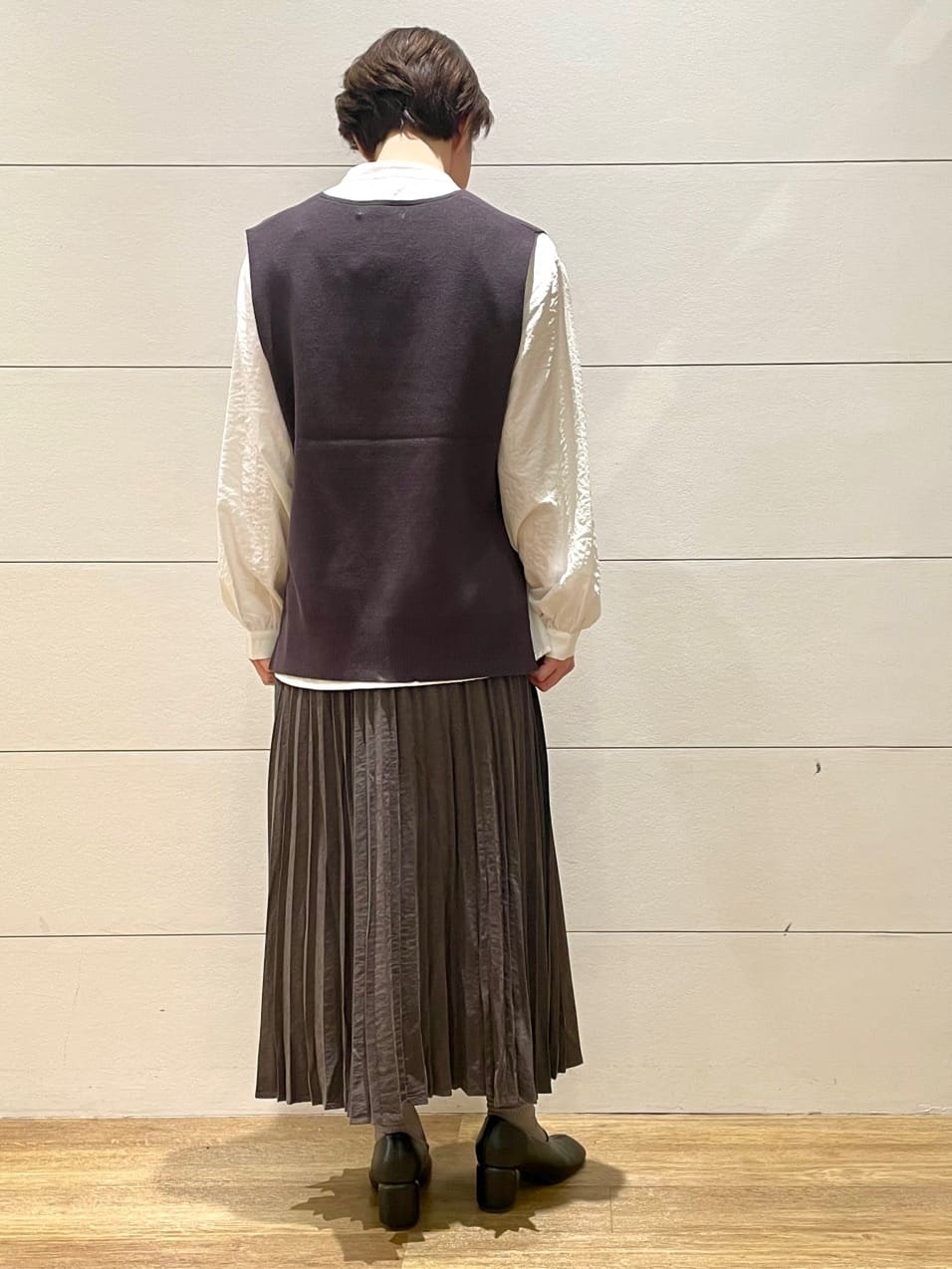 Ryoさんの「THE SHOP TK｜【春まで着られる】ニットベスト＆ブラウスセット/洗濯機OK」を使ったコーディネート
