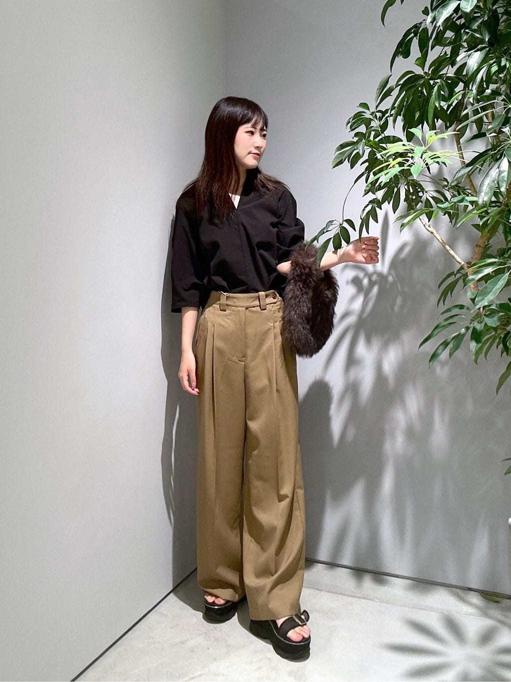 Renoさんの「INDIVI｜ボトルネックブラウス」を使ったコーディネート