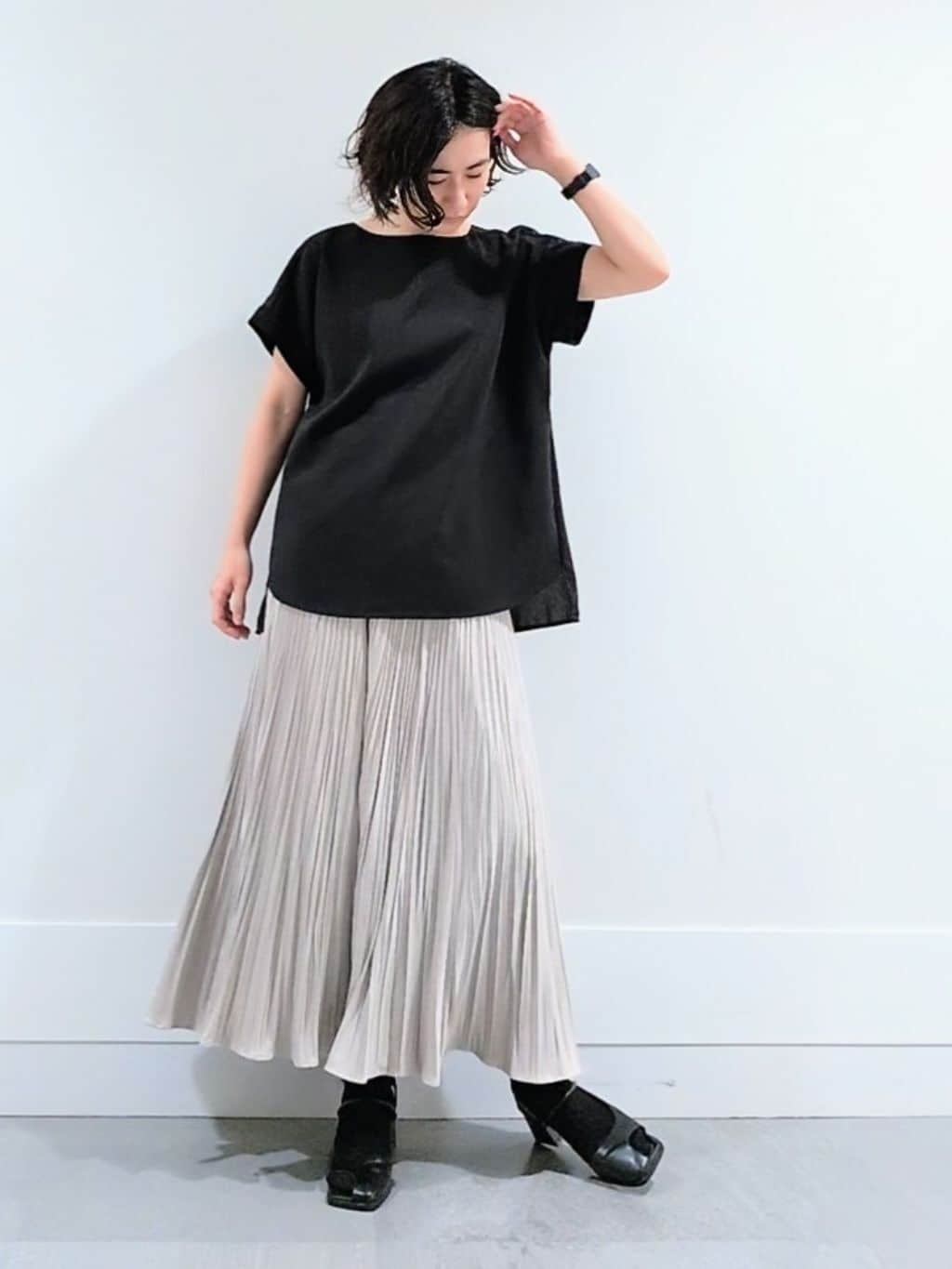 ミズタさんの「UNTITLED｜【セットアップ可/はっ水/通勤】リラククール 半袖ブラウス」を使ったコーディネート
