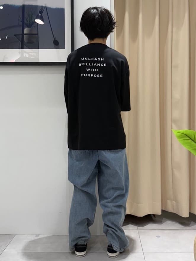はさんの「THE SHOP TK｜ツータックワイドデニムパンツ」を使ったコーディネート
