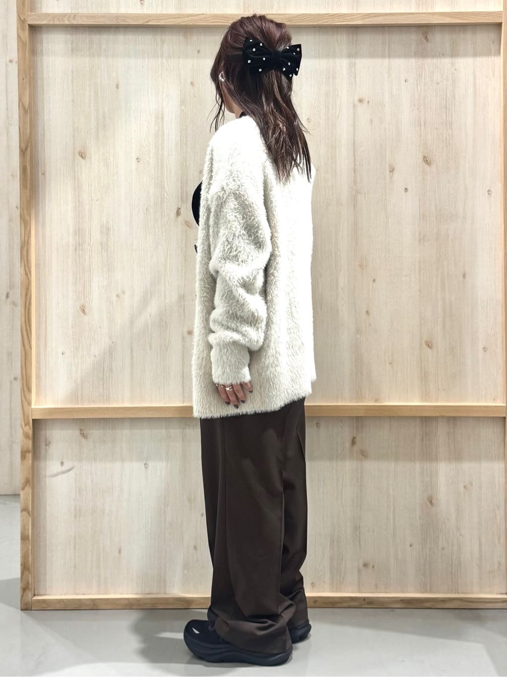 nanaさんの「THE SHOP TK｜【ふわふわあったか】フェザーカーディガン」を使ったコーディネート
