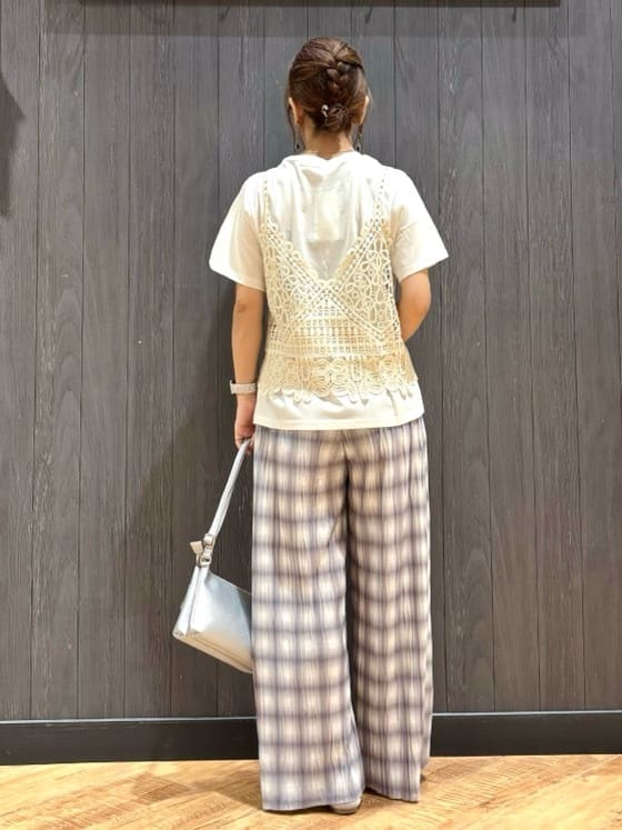 meiさんの「SHOO･LA･RUE｜【S-LL/ポケット付き】チェック柄 ウェーブプリーツパンツ」を使ったコーディネート