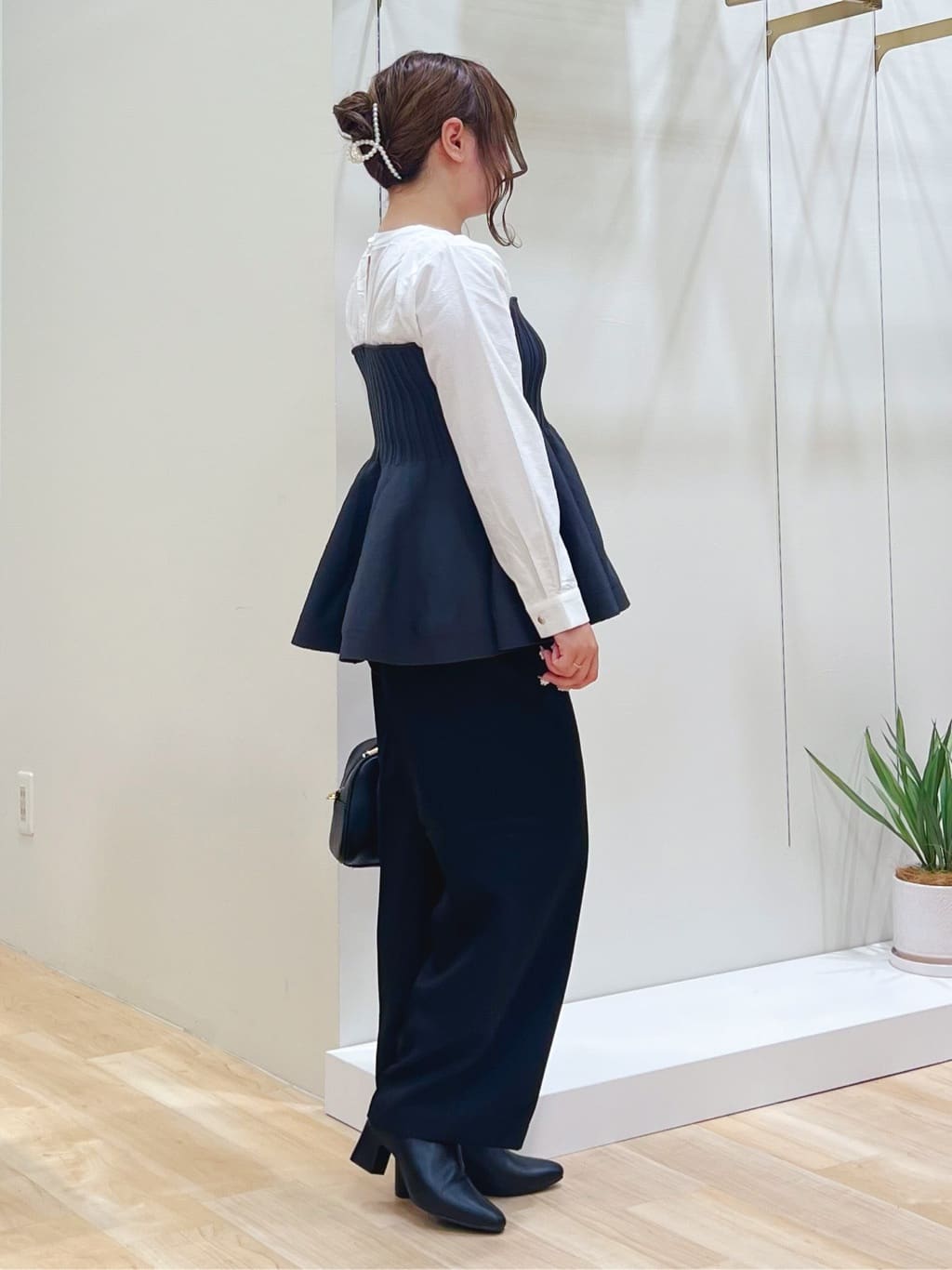 みことさんの「grove｜一枚でトレンド完成！体型カバーも叶うニットビスチェドッキングブラウス」を使ったコーディネート