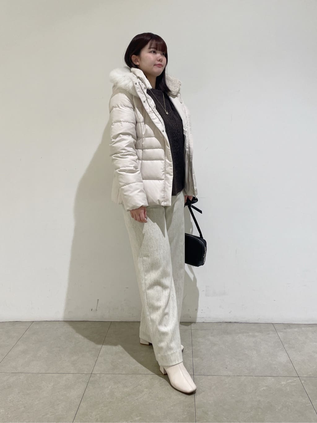 emikaさんの「INDIVI｜【洗える】ケーブルデザイン ラウンドヘムニット」を使ったコーディネート