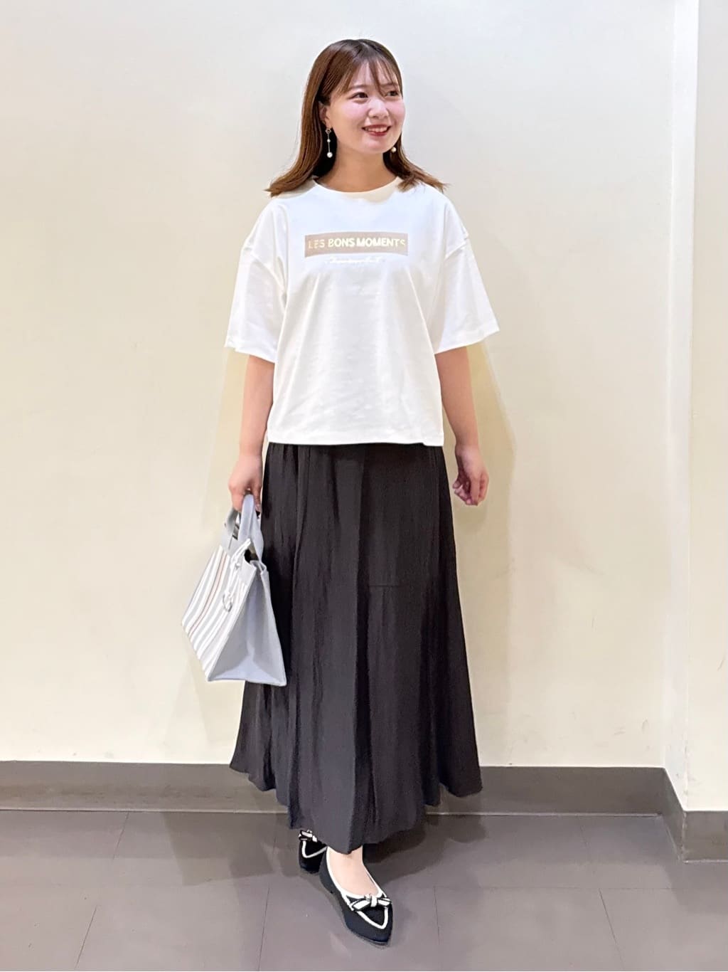 いくみさんの「UNTITLED｜【コットン100/ゆったり/ショート丈/洗える】ベロアロゴTシャツ」を使ったコーディネート