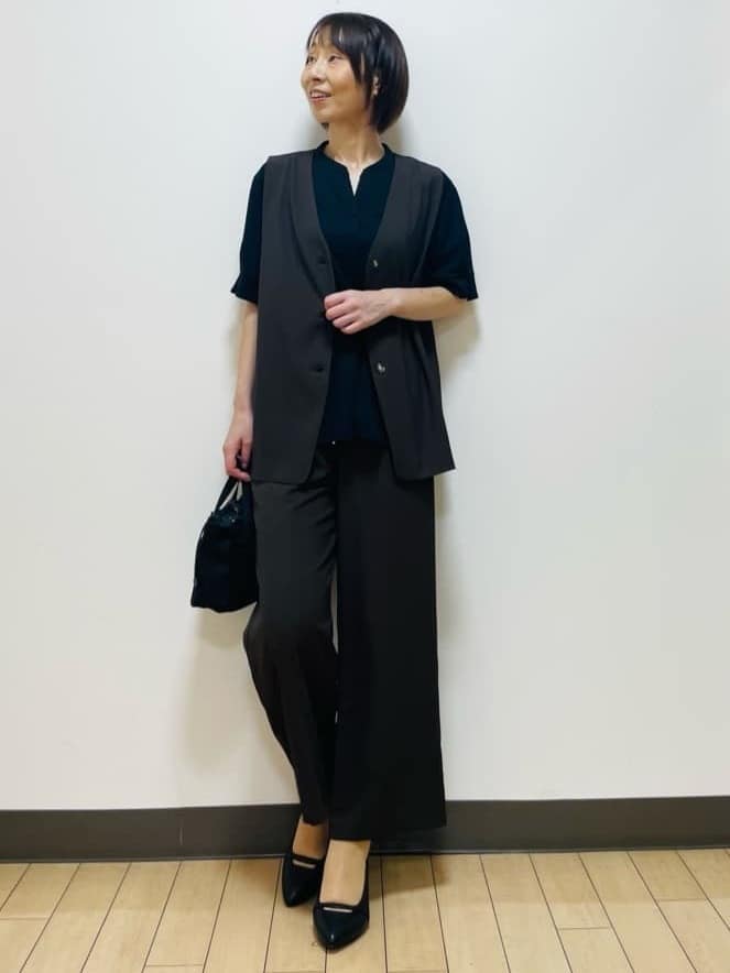 Riiさんの「Reflect｜【ウエスト総ゴム／セットアップ／単品使いOK◎】ベスト＋ストレートパンツセット」を使ったコーディネート