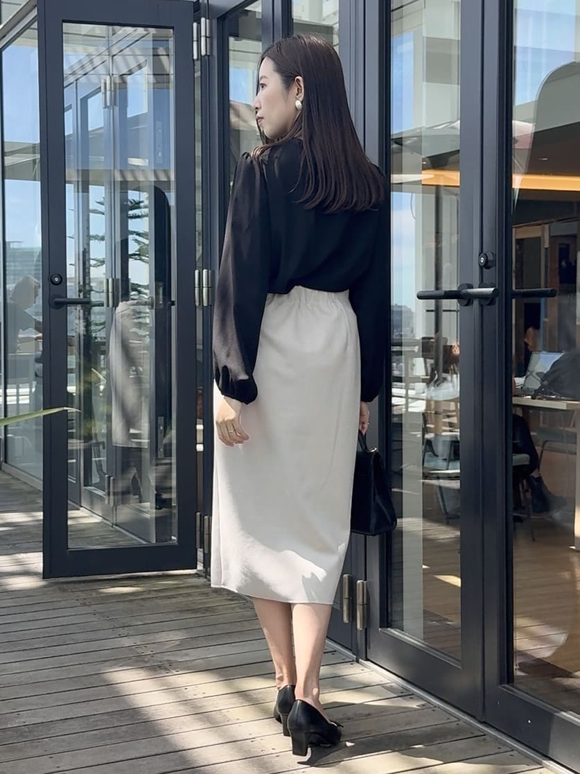 teiさんの「Couture brooch｜【大人可愛い・通勤】ピンタックレースブラウス」を使ったコーディネート