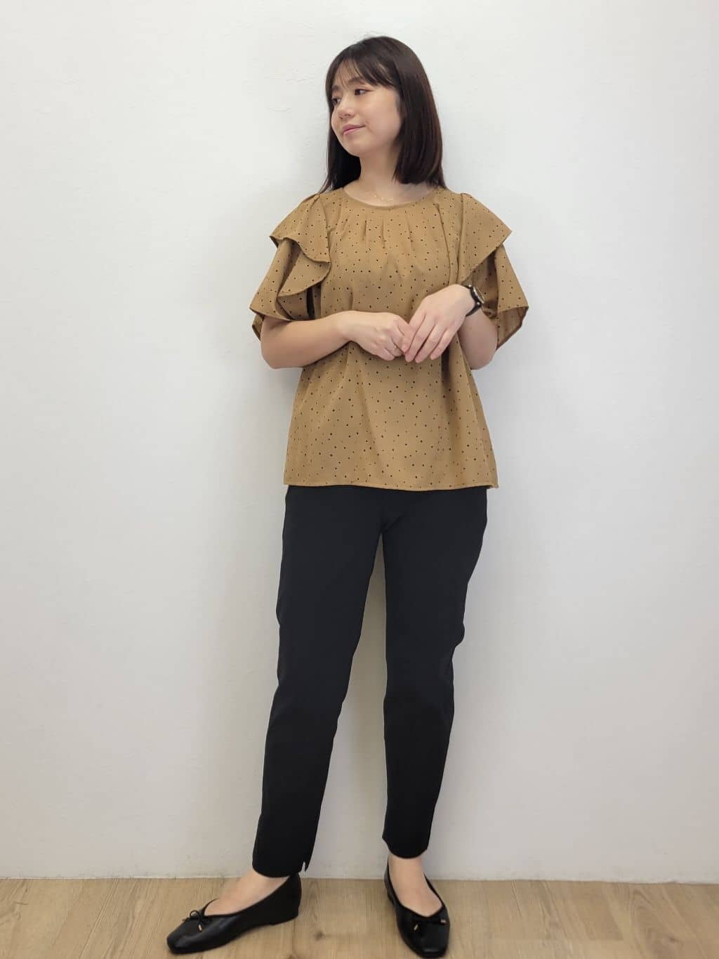 LISAさんの「OPAQUE.CLIP｜ランダムドットフリルブラウス【洗濯機洗い可】」を使ったコーディネート