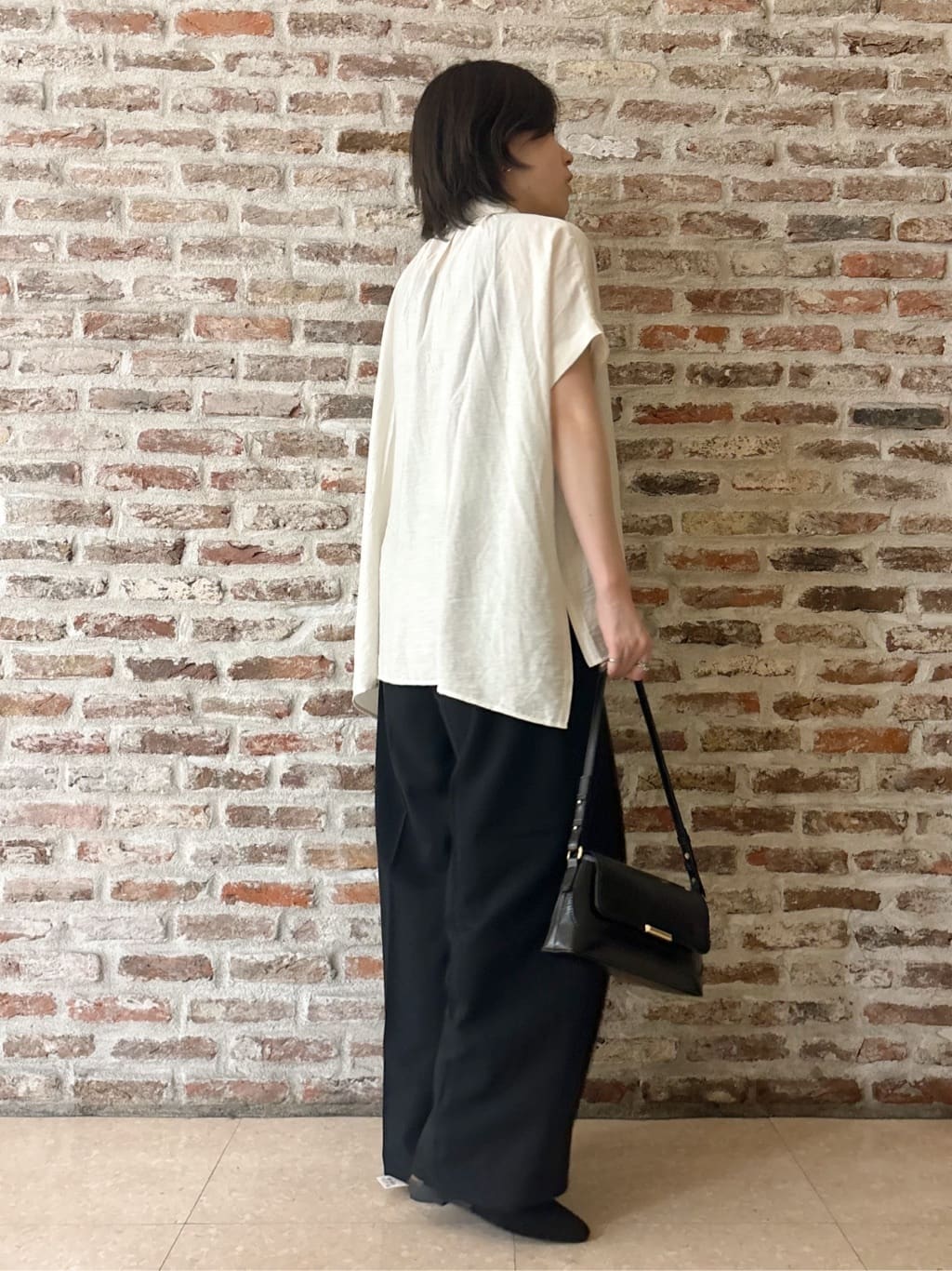 しばさんの「THE SHOP TK｜ギャザーボリュームシャツ【洗濯機OK】」を使ったコーディネート
