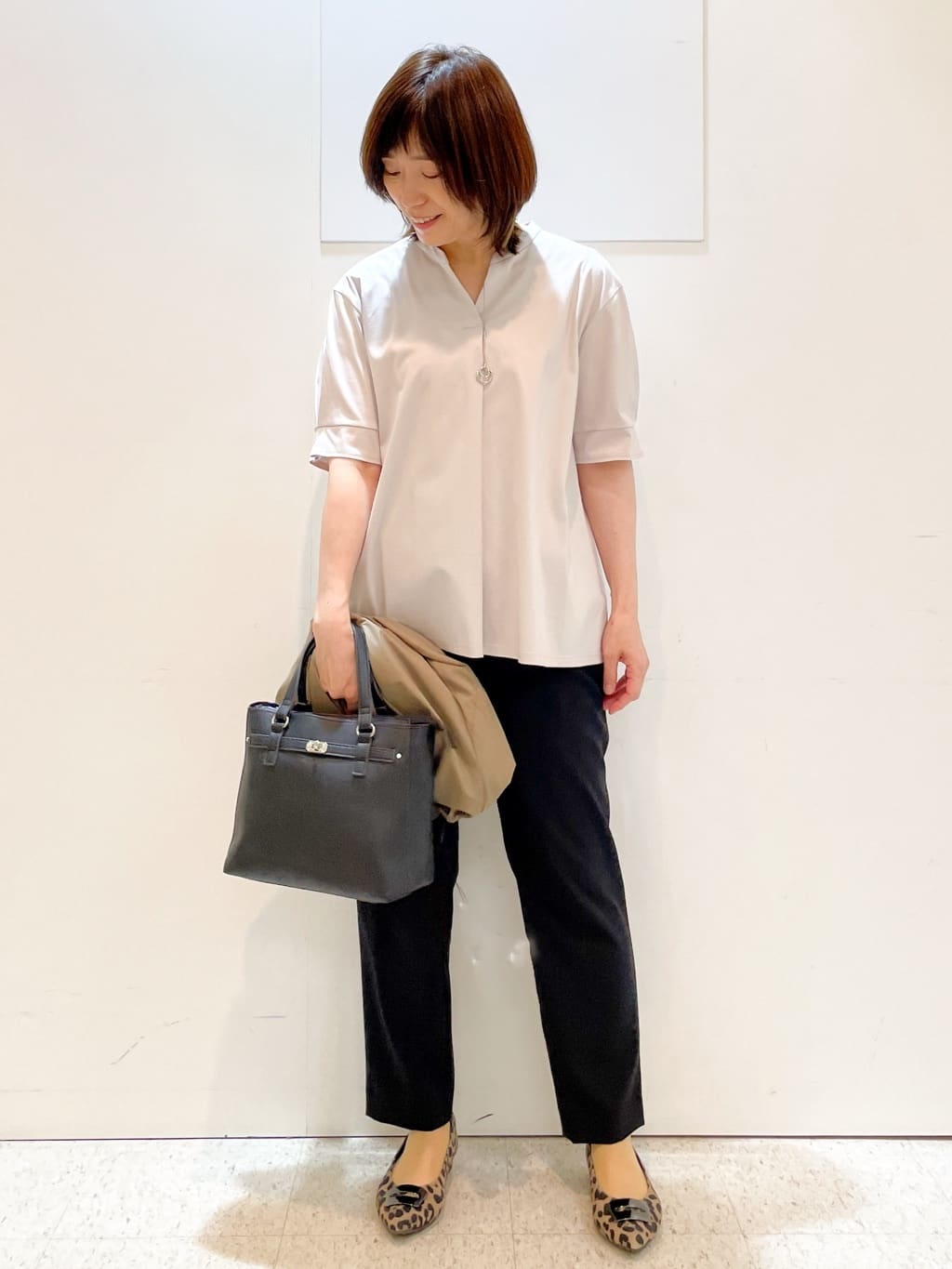 めいさんの「Reflect｜【すっきり見え！長め丈／マシンウォッシュ可】スキッパーネックジャージトップス」を使ったコーディネート