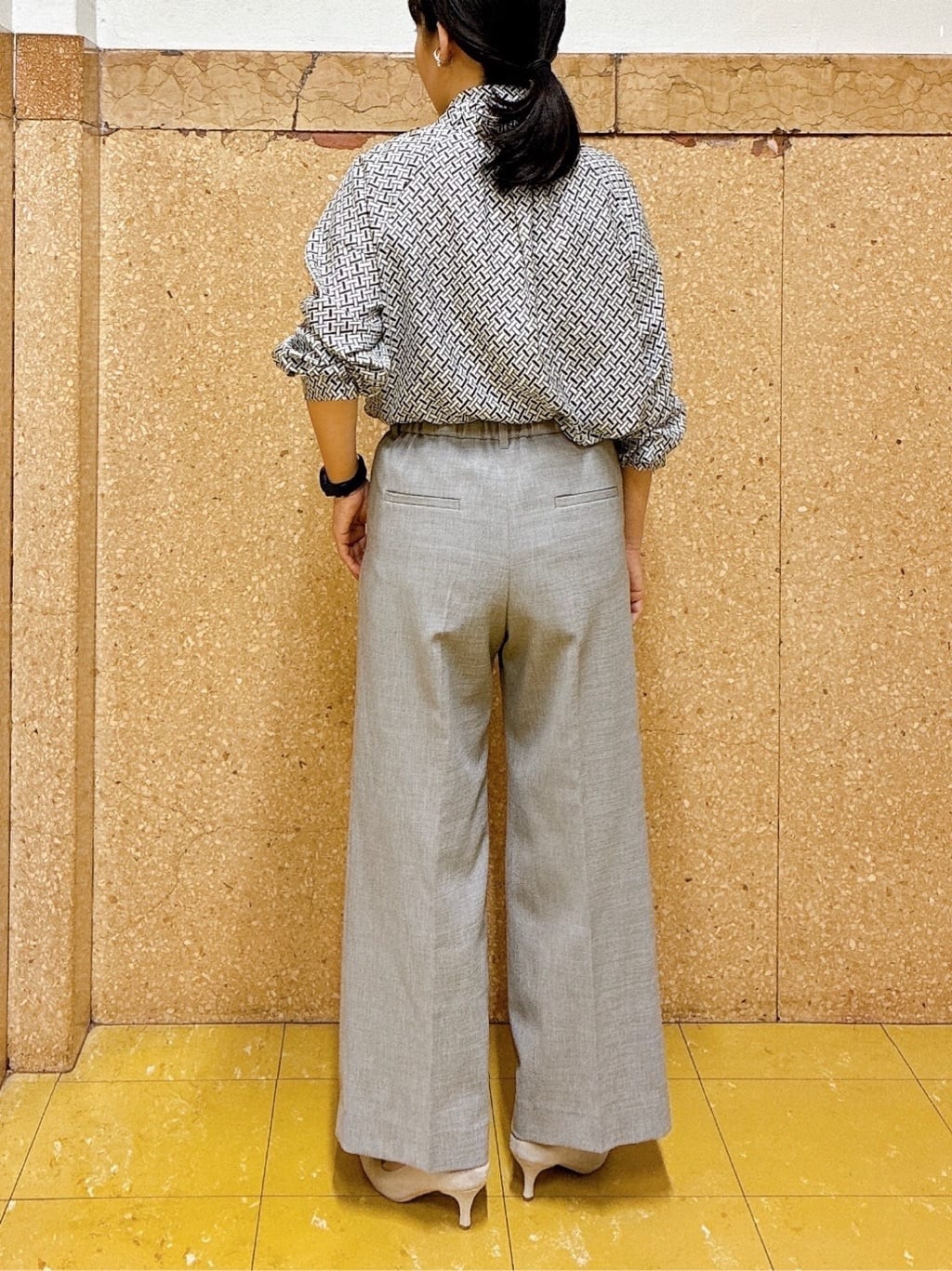 hattoriさんの「INDIVI｜【洗える／セットアップ可能】凹凸ストレッチ素材ストレートパンツ」を使ったコーディネート