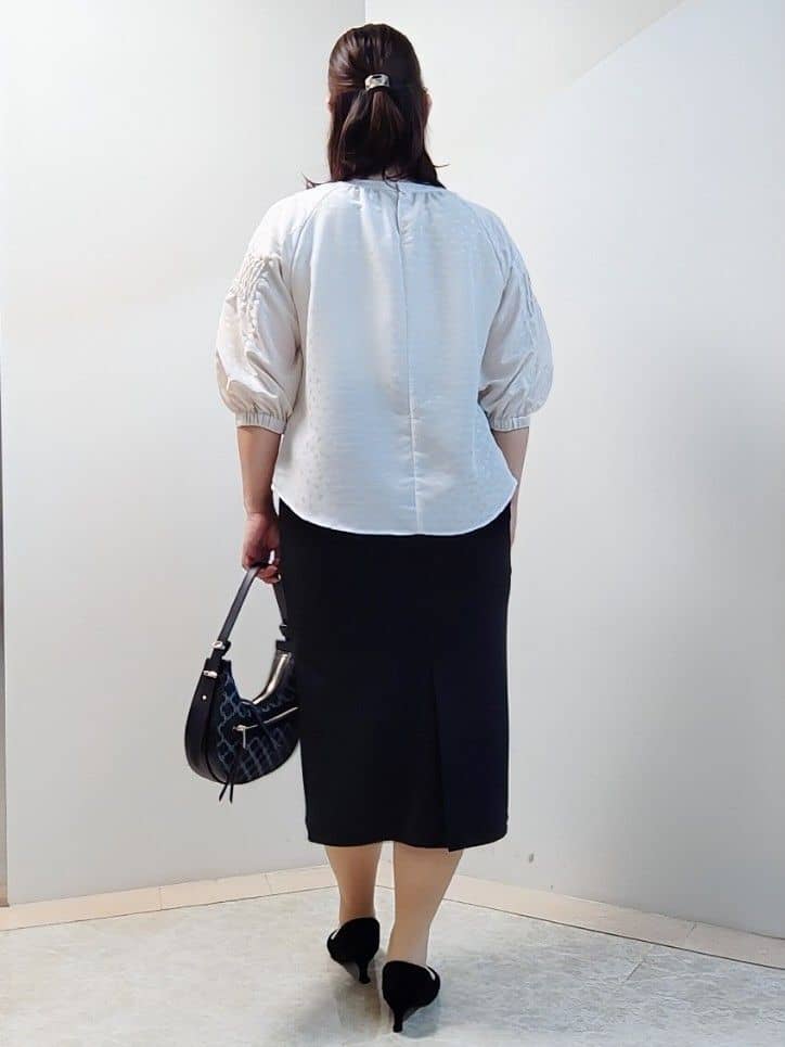 エリさんの「Reflect｜【一枚で着映える◎】レオパード風ジャカードブラウス」を使ったコーディネート