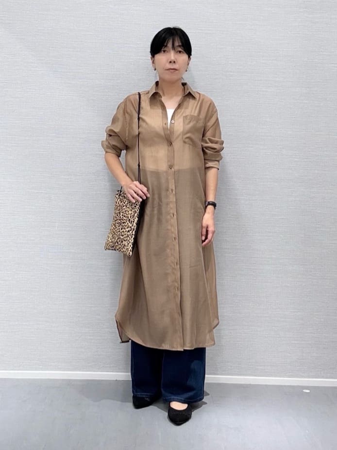 Yukoさんの「UNTITLED｜【ニットと重ね着に/前開きボタン】シアーロングシャツ」を使ったコーディネート