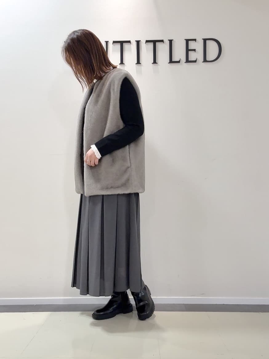 YUIさんの「UNTITLED｜【トレンド/ジレ】フェイクファーベスト」を使ったコーディネート