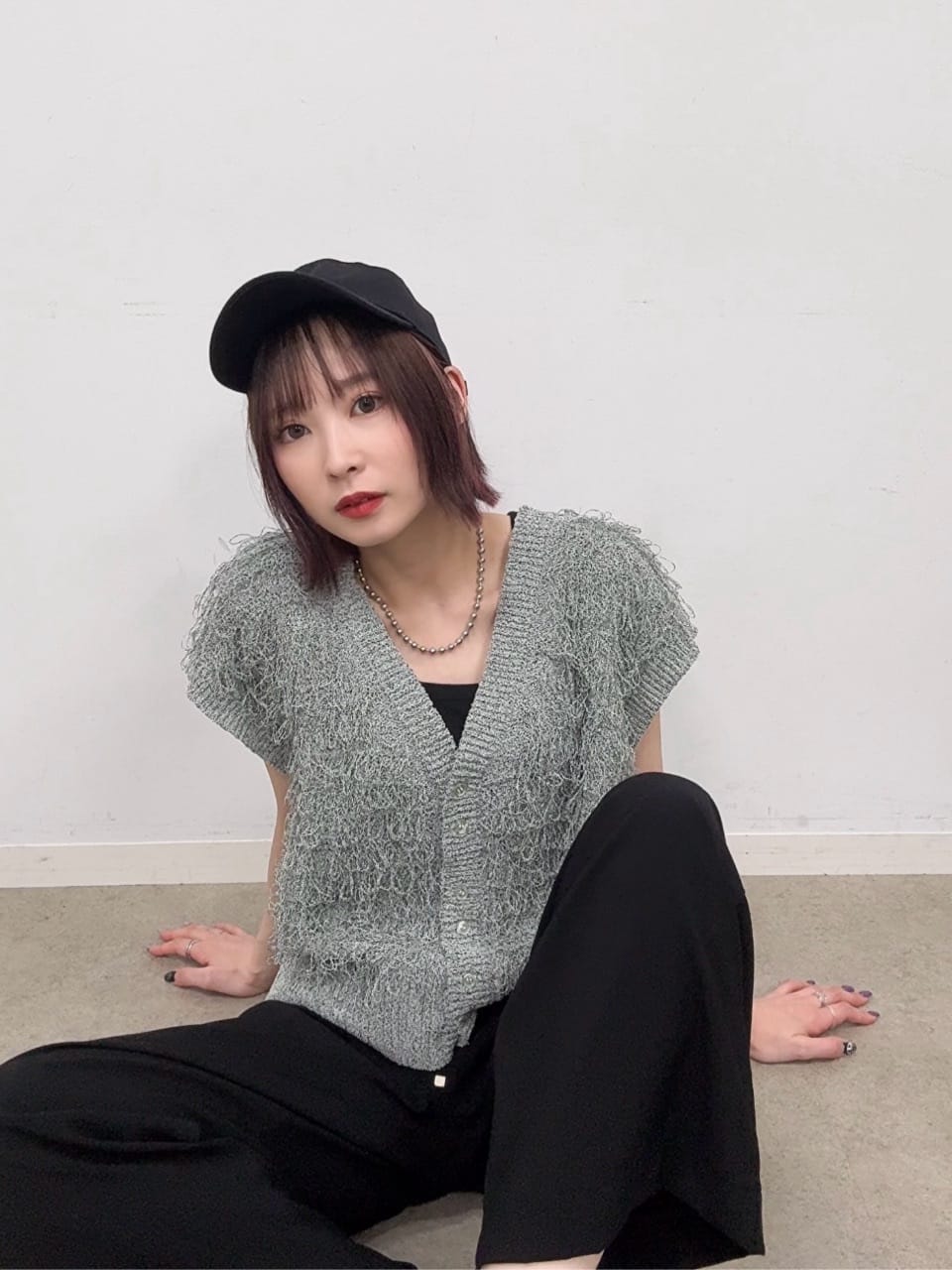 𝐜𝐡𝐢𝐤𝐚さんの「SHOO･LA･RUE｜【前後2WAY】着るだけで着映える ループヤーンベスト」を使ったコーディネート