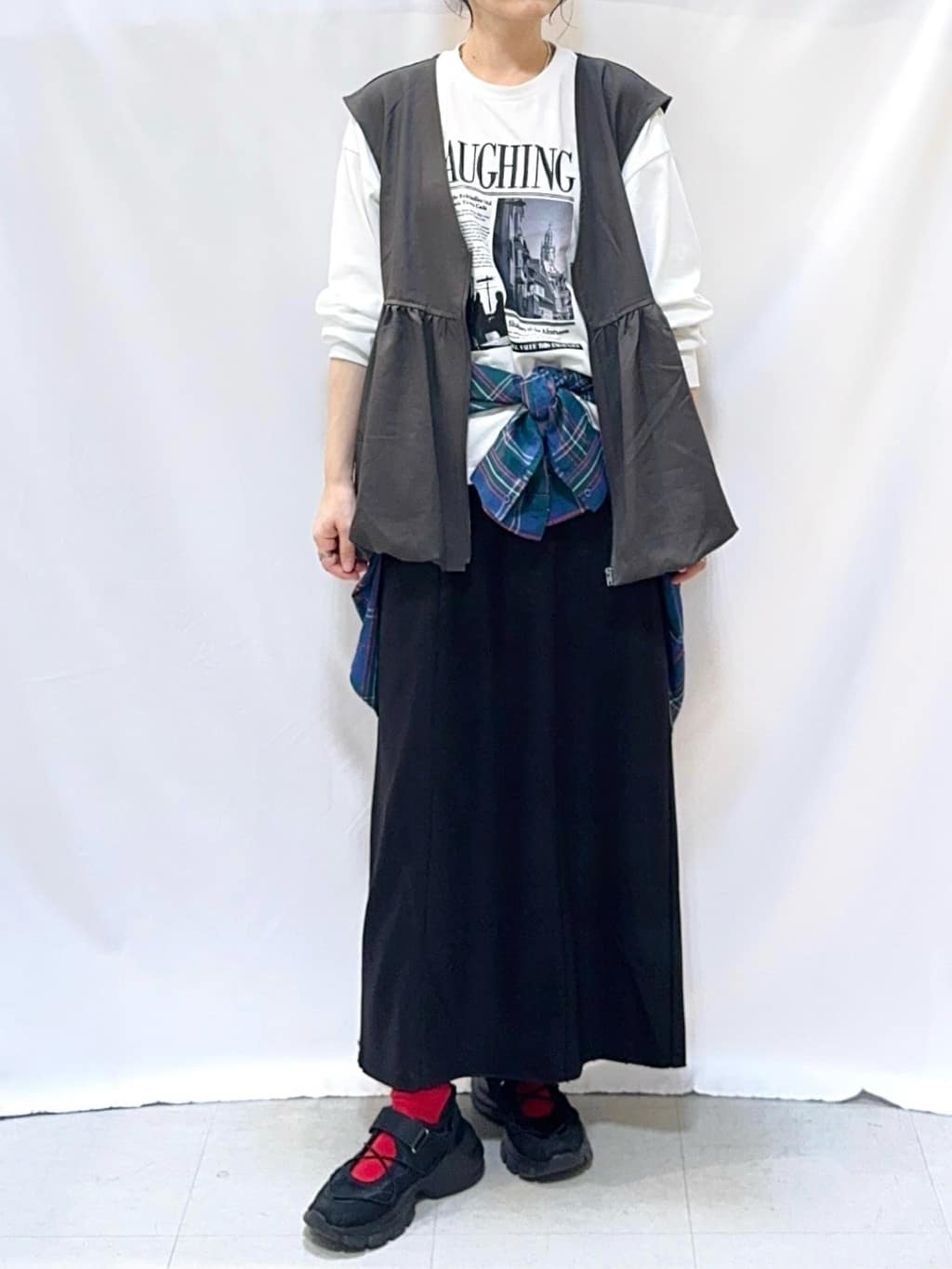 𝐇𝐢𝐫𝐨𝐦𝐢さんの「SHOO･LA･RUE｜【S-LL】美シルエット 裾バルーンシルエットジレ」を使ったコーディネート