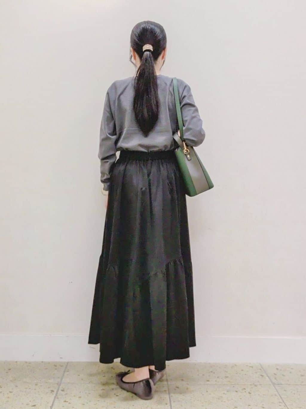 いずみさんの「grove｜最終お値下げ！！【洗える/毛玉軽減】天竺ラグランスリーブプルオーバー」を使ったコーディネート